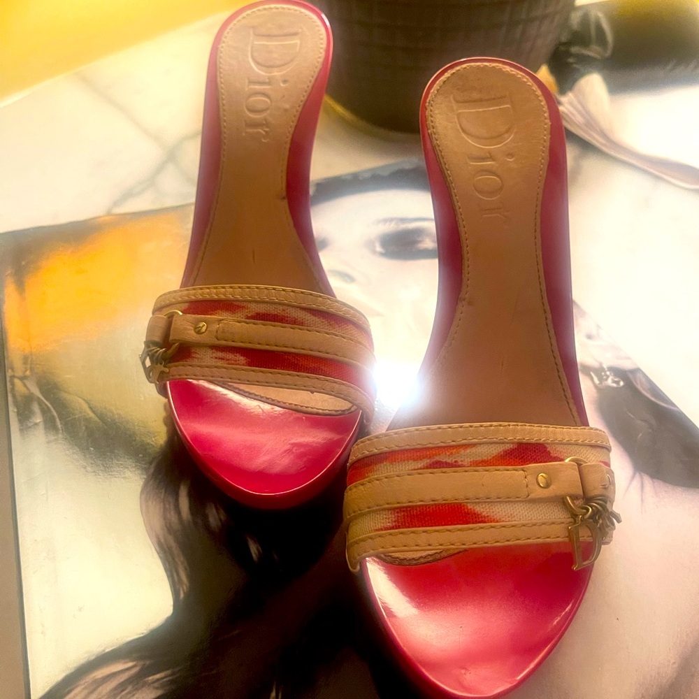 Dior like brand new only worn inside